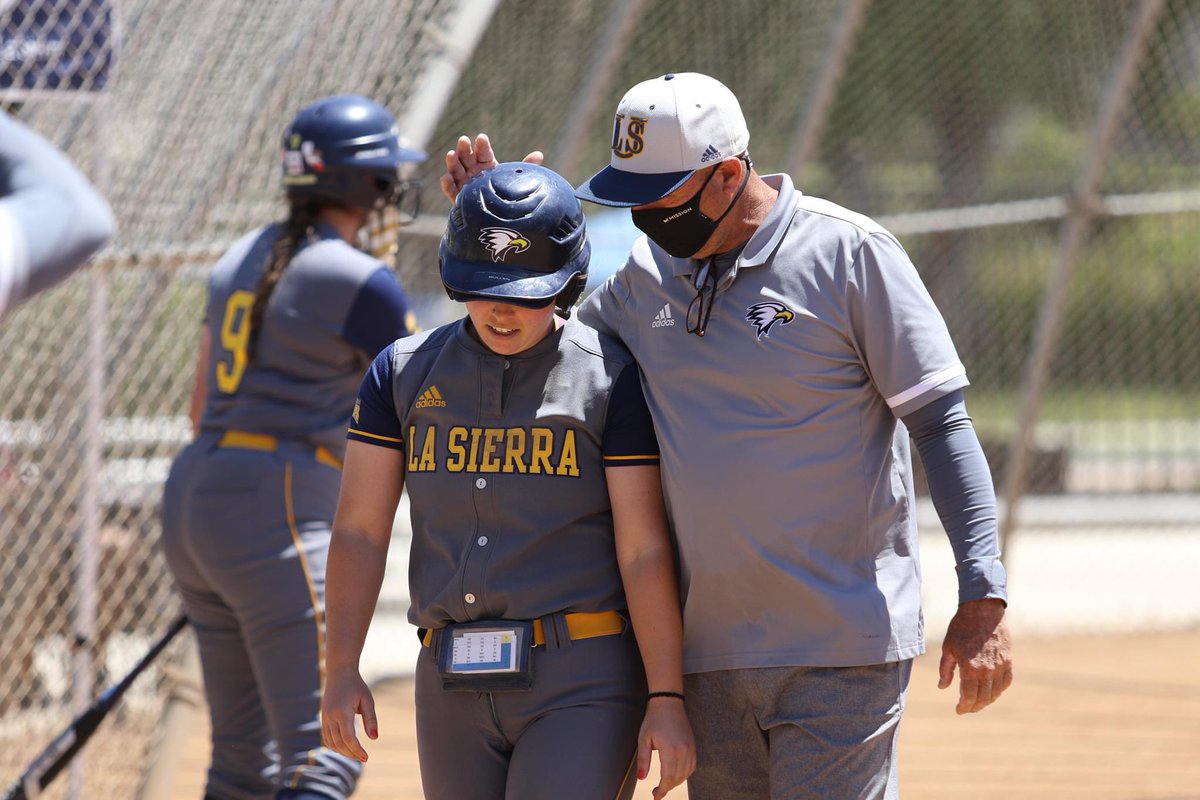 "Coaches are highly qualified teachers in highly specialized fields. But more than that, they are friends and counselors who help instill in their players important attitudes that will serve them all their lives." #nationalcoachesday 
.
📷:FifingtonPhotography 
.
#staygolden🦅