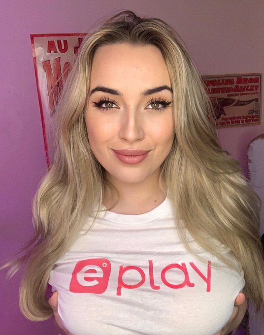 Hey !  https://t.co/yiRwLAliOS  https://t.co/KGLiAKjL2o  https://t.co/p3H3IAIwLL   Also add my new Snapchat