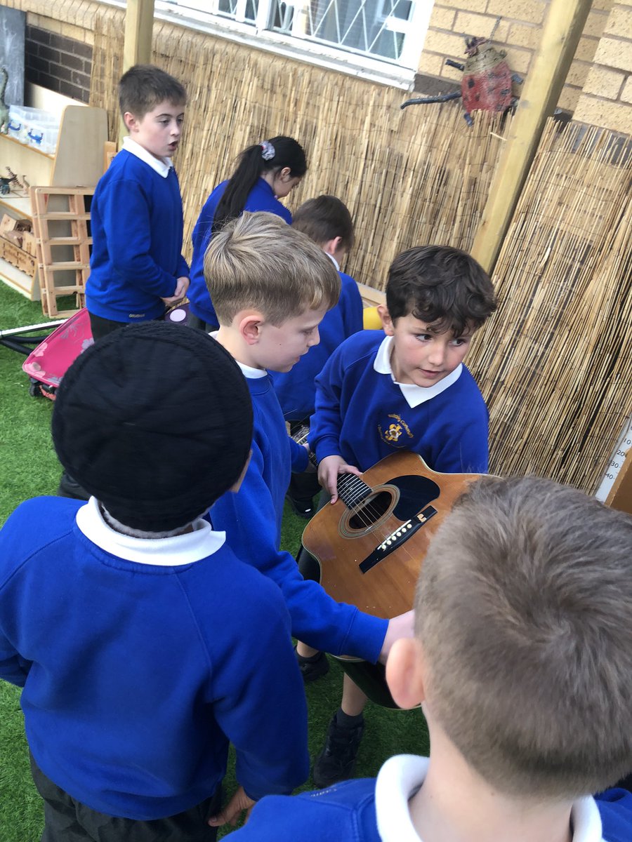 stjosephskly's tweet image. We also talked of tackling boredom by embracing curiosity. Reception class kindly lent us their outdoor area and we had such a great time #OakClassRules #WorldMentalHealthDay @bcw_cat #BestDaysOfTheirLives