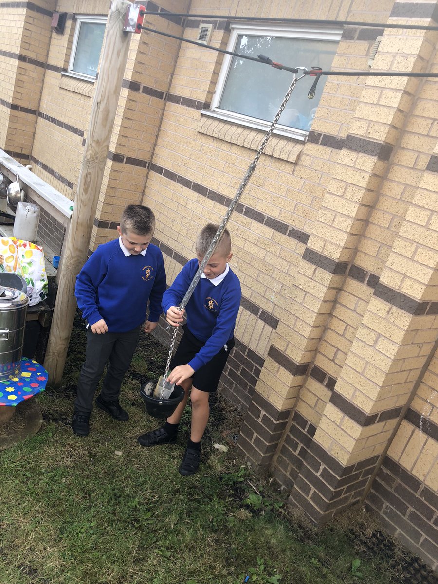 stjosephskly's tweet image. We also talked of tackling boredom by embracing curiosity. Reception class kindly lent us their outdoor area and we had such a great time #OakClassRules #WorldMentalHealthDay @bcw_cat #BestDaysOfTheirLives