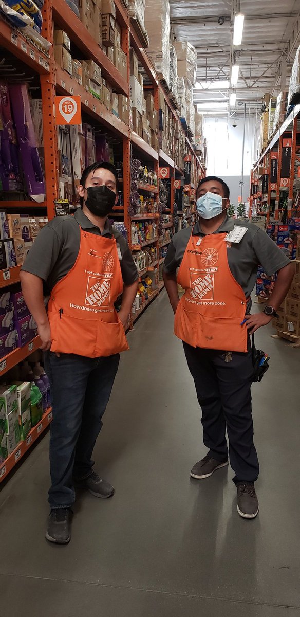 Lyndsey68107270's tweet photo. Celebrating CAM with Twin Day! @MaggieEmGee @DennisSASM6687 @Sarah85272962 @HouseofBrito @tabadarudy #CAM2021 #CASHIERAPPRECIATIONMONTH https://t.co/By6qycu8AM