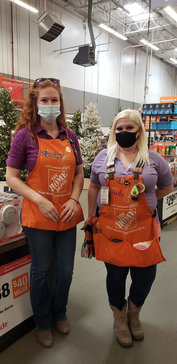 Lyndsey68107270's tweet photo. Celebrating CAM with Twin Day! @MaggieEmGee @DennisSASM6687 @Sarah85272962 @HouseofBrito @tabadarudy #CAM2021 #CASHIERAPPRECIATIONMONTH https://t.co/By6qycu8AM