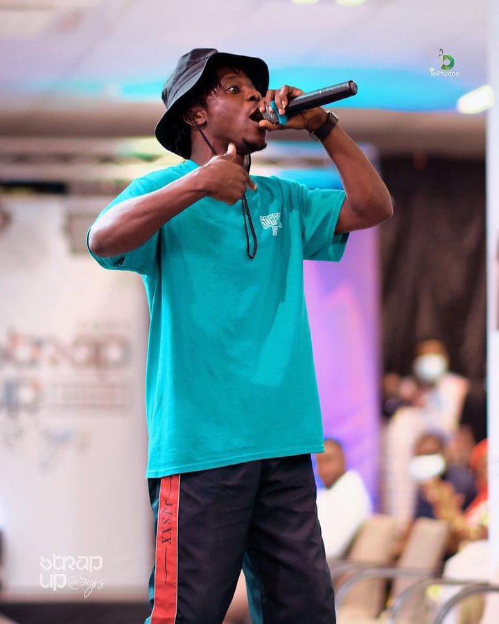 edufua1's tweet photo. Allow me to introduce/reintroduce this young rap god to you.. he’s @kojo_vypa he’s more than talented and he’s ready to take over the rap game.. let’s all help push this solid brand up to the top.. he has a new one out. #KojoVypa #MoEF02 https://t.co/9ClQbI9mgM