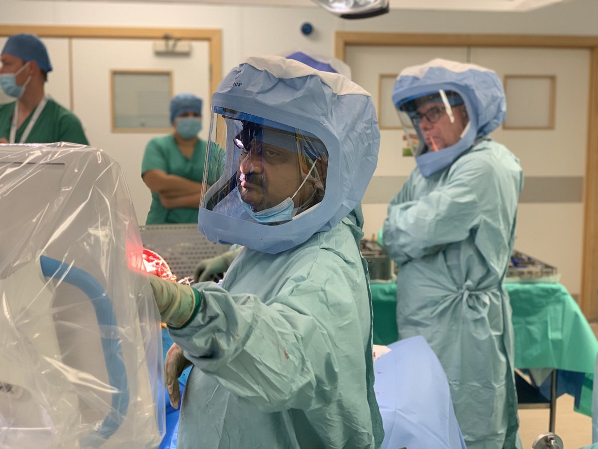 kathryn_h_c's tweet photo. 🙌 Exciting day in YG Theatres watching @MrGHipKnee, Mr Azura &amp; Mr Soler using the ROSA Knee Robot for the first time in Wales to carry out total knee replacements #orthopeadics 🔨 

@DafyddPleming @PetulaRees @KarenWynneEvans @angel_cymraeg @nicktlyons @zimmerbiomet @ZBRobotics https://t.co/Bv0Zlm7MZH
