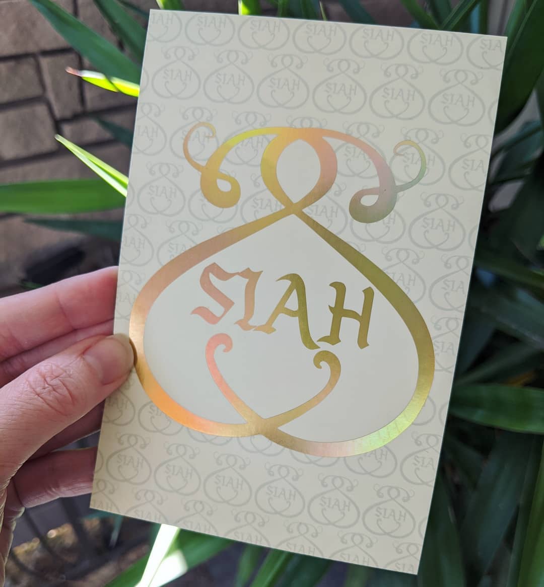 shaynamade's tweet photo. Holographic GOLD foil in action! So dreamy!! 💿⚜️ We can design mailing inserts and flyers and pretty much any shape and size you'd like. We also have over 30 different shiny foil colors to choose from. These were printed for Siah Elixirs 🎉 https://t.co/sL1QUASBgz