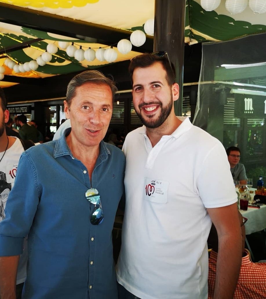 Felicidades jefe.
23 años escuchándote a ti y a la familia de <a href="/tjcope/">Tiempo de Juego</a>
<a href="/jheviam/">Jorge Hevia</a> @SSIILLVIAA
#Felices55Paquito 😍