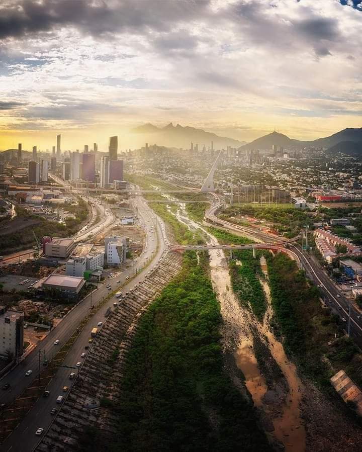 nelvaldez's tweet photo. #Monterrey 2012 vs 2021 😮😍 https://t.co/jgtYPCFf3A