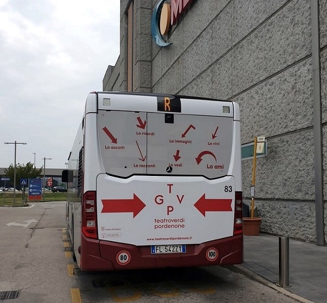 MovimediaAdv's tweet photo. Lo vedi, lo vivi, lo ami... 
#teatroverdipordenone #teatro
Campagna pubblicitaria Nuova Stagione Teatro Verdi Pordenone - Bus Urbani ed Extraurbani
#pubblicitàbus #pubblicitàdinamica #pubblicitàefficace #Movimedia #autobus #Pordenone #Udine #a... https://t.co/GzigHMdIox https://t.co/Y8RJ7ZDntD