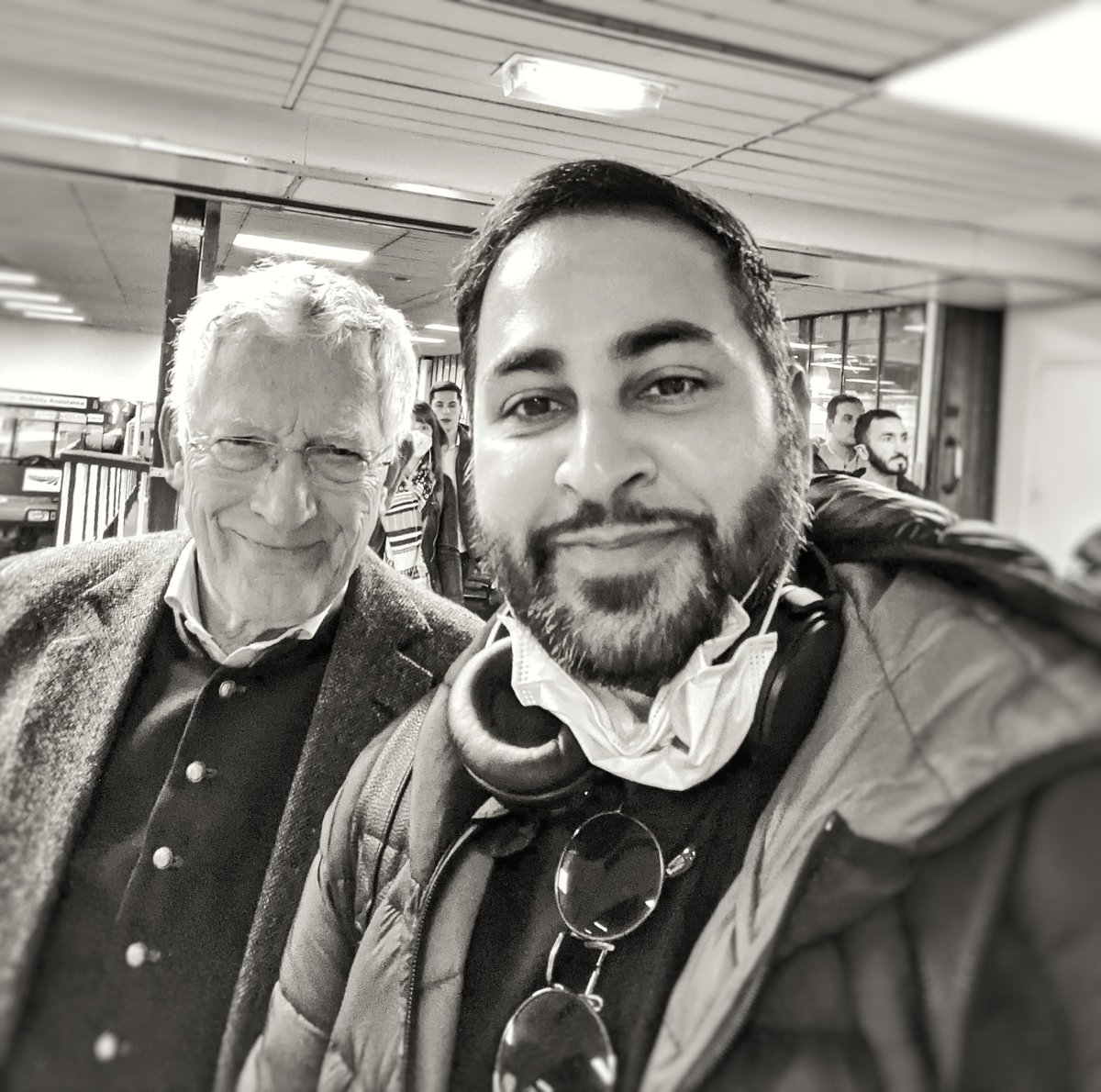 avydotme's tweet image. Popping into London, the big smoke is like going on vacation.
I truly feel like a tourist which is all good and dandy.

Met a client in central and and bumped into Mr countdown himself aka Sir Alan's side kick.
Truly a gent. Lovely meeting you Mr Hewer. Thanks for the photo.