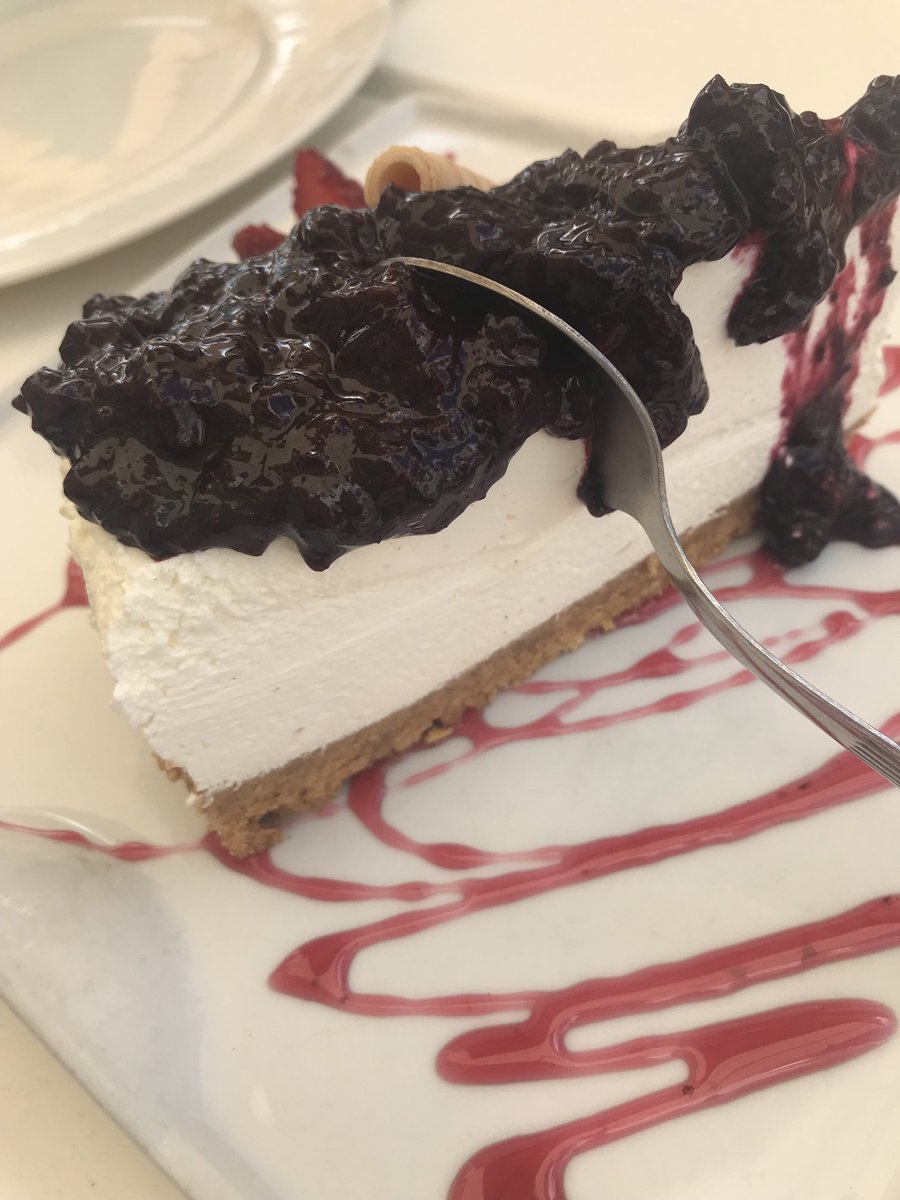 Red berries cheesecake for that sweet moment 💕