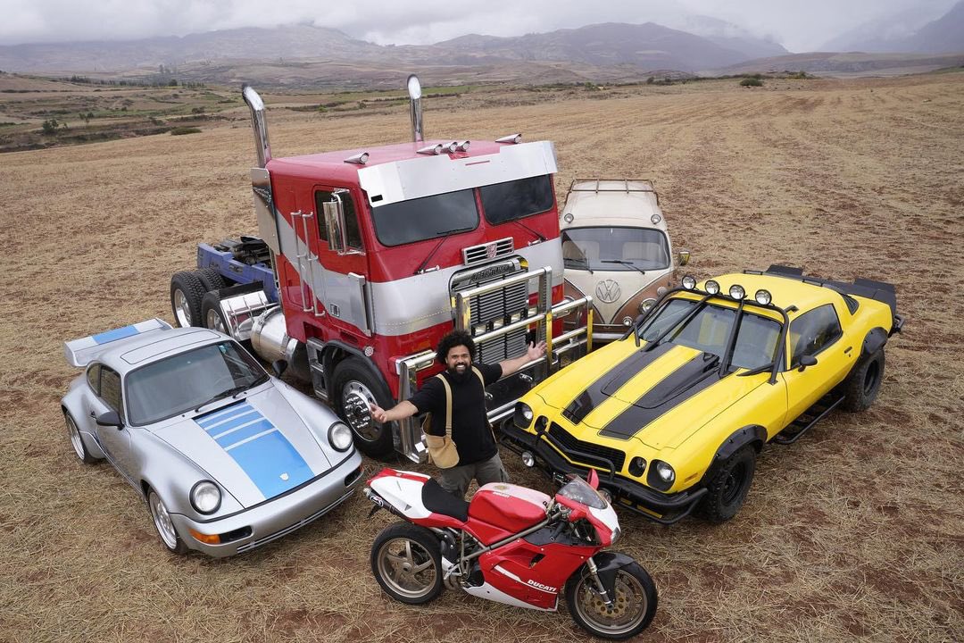 ARamosofficial's tweet photo. The squad is out. #transformers https://t.co/hIdzrA3ocx