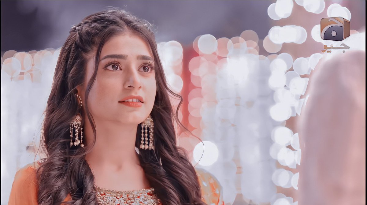 hafsa_sal's tweet photo. Rayed was as innocent as Mahpara. They both always loved each other while Salar's love was one-sided. If someone helped you out in difficult situation,it doesn't mean you should marry him. Stop crying, it was beautiful ending.
#RangMahal #Mahpara #Rayed https://t.co/52KI7Zyaqr