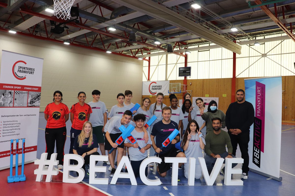 Anuradha_D_18's tweet photo. Had a great time introducing cricket to three batches of school kids at the European Week of Sport #BeActiveFrankfurt event last Thursday. Around 60-65 kids of year 7 & 8 from two schools had their first experience of cricket! #EUweekofsport #grassrootscricket #cricketdevelopment https://t.co/adXM5XbFFE