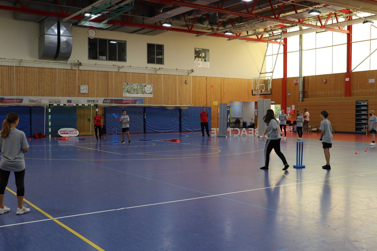 Anuradha_D_18's tweet photo. Had a great time introducing cricket to three batches of school kids at the European Week of Sport #BeActiveFrankfurt event last Thursday. Around 60-65 kids of year 7 & 8 from two schools had their first experience of cricket! #EUweekofsport #grassrootscricket #cricketdevelopment https://t.co/adXM5XbFFE
