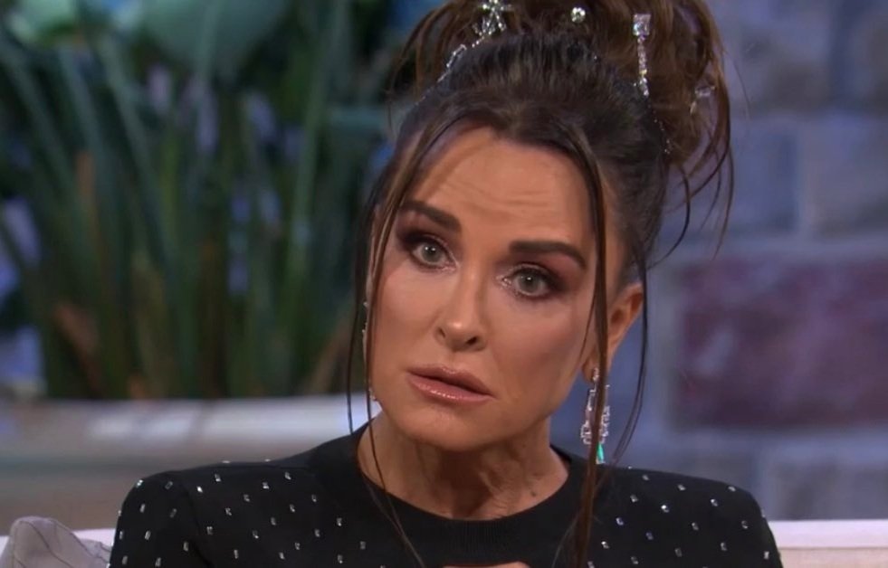 adrianasmojito's tweet photo. Kyle is giving us Janis from Mean Girls #RHOBH https://t.co/1kcnWxVpjP