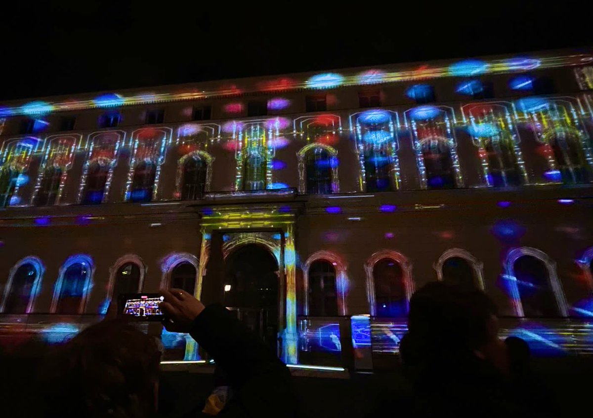 wearevideode's tweet photo. Die Generalprobe für das Mapping am @SBayerns lief erfolgreich. Wir freuen uns, wenn ihr bis 14.11 abends ab 19Uhr vorbei schaut und eure Eindrücke mit uns teilt! #wearevideo #agenturfuerundiszipliniertekunst https://t.co/BWVfwf63eM