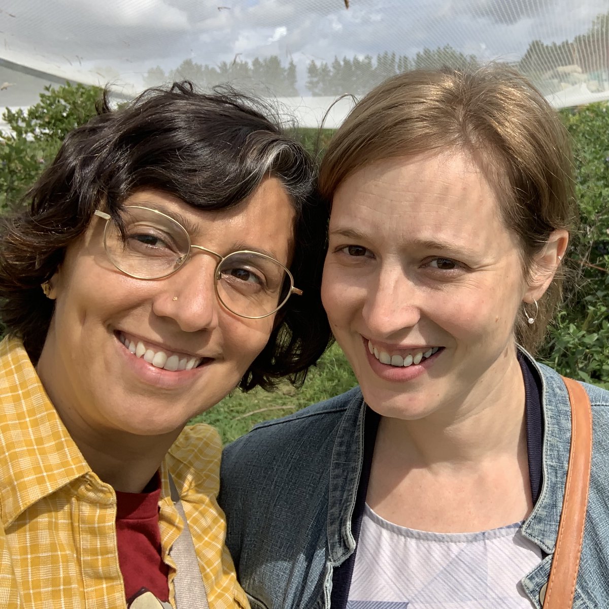 Nadia wanted the end of her life to be marked with a celebration of everything she brought to the world, rather than a mourning of what we have lost. Here are @DrNadiaChaudhri and I picking blueberries together. I invite you to share your own thoughts and memories. 4/n
