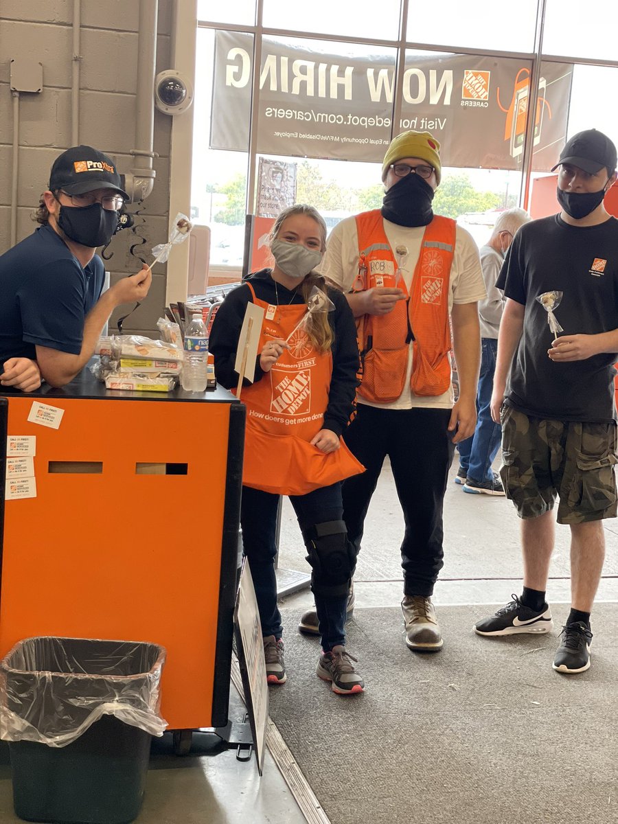 danie_115's tweet photo. Today I captured some cashiers, order fulfillment associates, and the greeter enjoying a snack: marshmallows dipped in chocolate with graham cracker crumbs! @thecava4 @MichelleDMoore1 @rosas2821 @wilkie_cindy #CAM2021 https://t.co/frToIntwMh