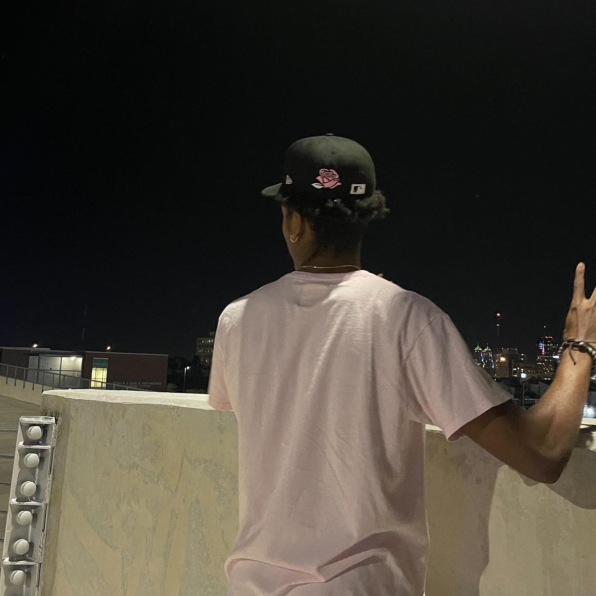 superrandomn's tweet photo. The world is yours, but the city’s mine 🌃 https://t.co/t7Nl3aBxr8