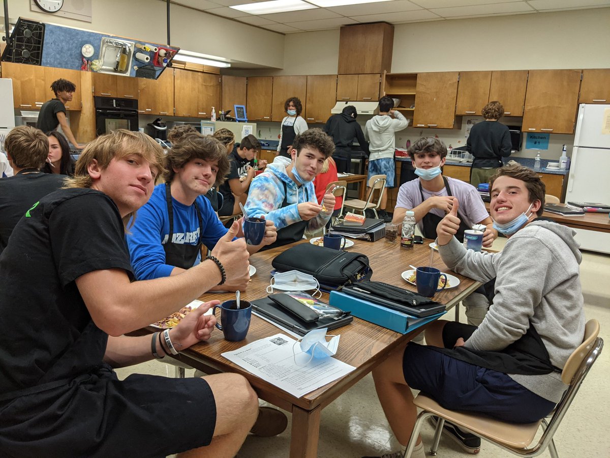 FCSnazteacher's tweet photo. Lab Day for Sports Nutrition! https://t.co/WsvLnhmQoh