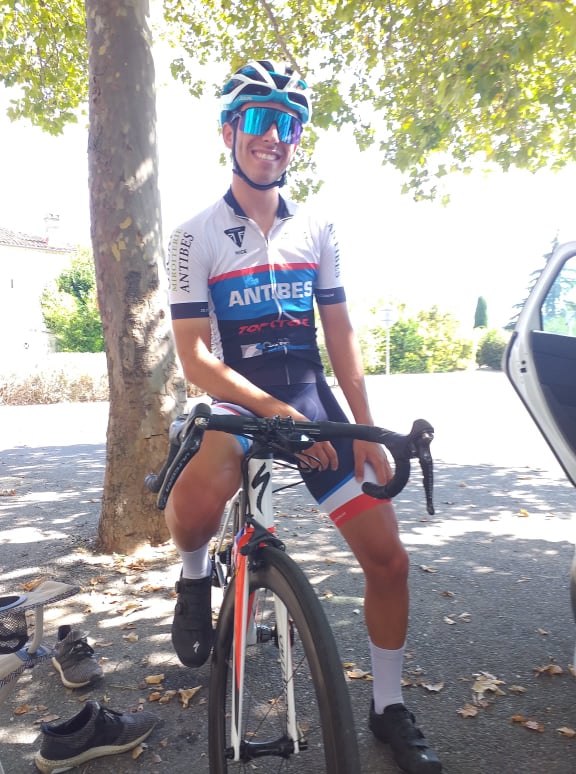 OCCAntibes's tweet photo. 12/09/2021 CABANNES  - FFC 123J
104 km 43km/h. Grosse chaleur ! Plat, mais course épuisante.
L’OCCA était représenté par Matt PAYANY. 
Matt à plusieurs reprises a essayé de prendre la «bonne », mais en vain. Il a dû se résigner à rester dans le peloton. Il est classé 26eme. https://t.co/Pn7AKAdhkk