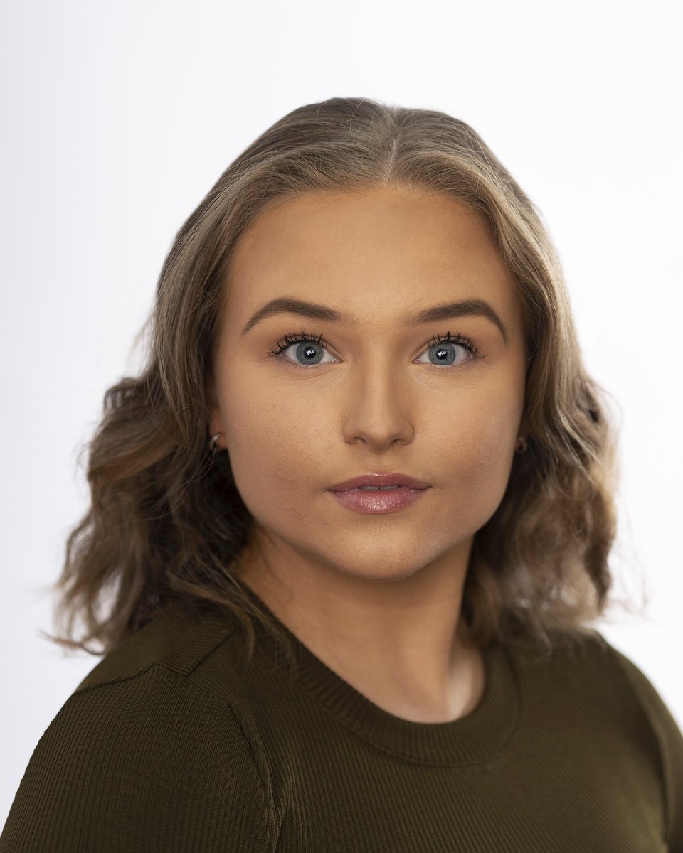 niamhosborne's tweet photo. welp it’s a self promo post 🎭 :
21 year old BA Musical Theatre 2021 Graduate
Based in Scotland 
playing age 16-25
seeking representation
Headshots by Robert Pereira Hind
@SupportBritish #seekingrepresentation #musicaltheatre #actor #performer #graduate 🎭 https://t.co/bJTq1quNsB