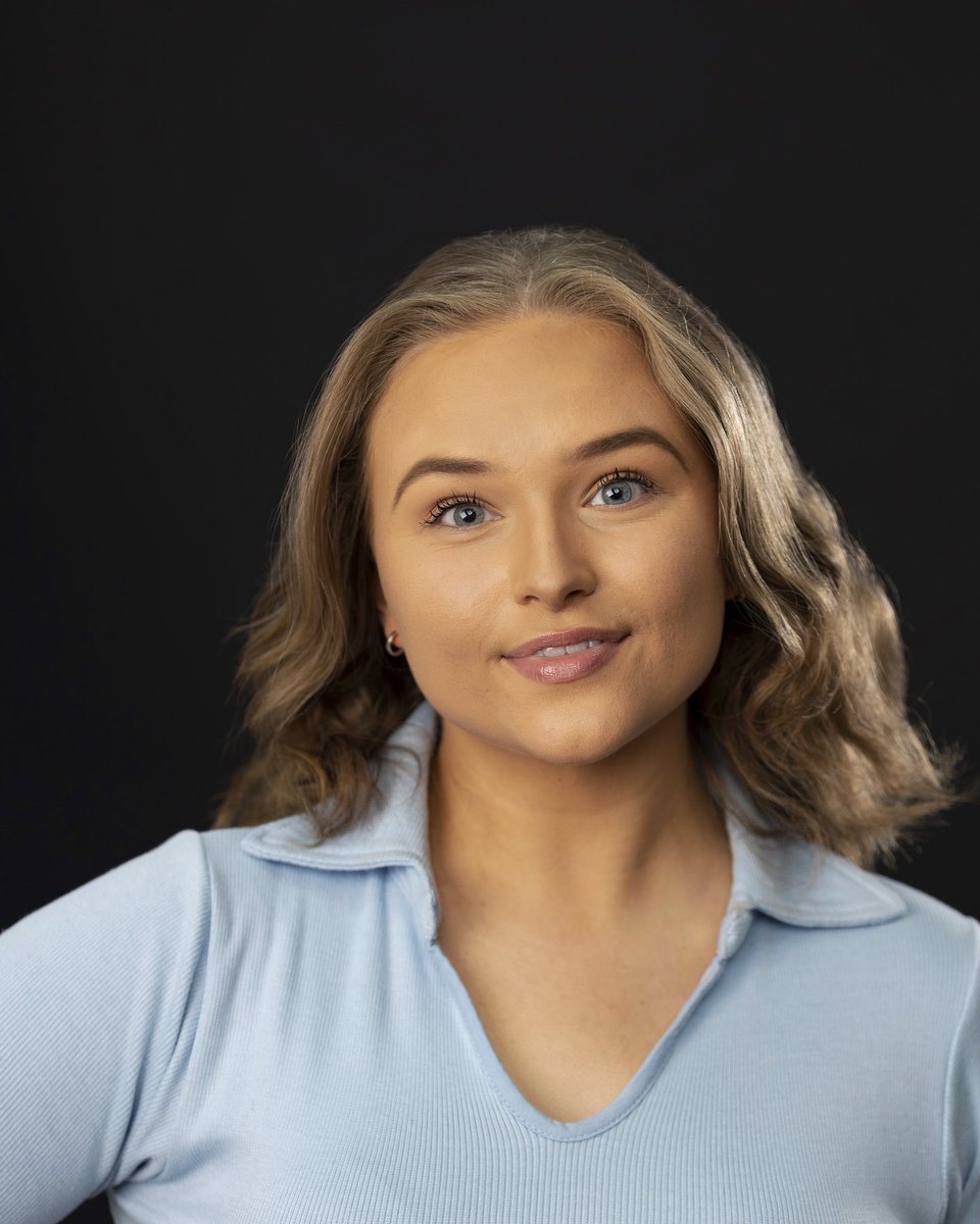 niamhosborne's tweet photo. welp it’s a self promo post 🎭 :
21 year old BA Musical Theatre 2021 Graduate
Based in Scotland 
playing age 16-25
seeking representation
Headshots by Robert Pereira Hind
@SupportBritish #seekingrepresentation #musicaltheatre #actor #performer #graduate 🎭 https://t.co/bJTq1quNsB