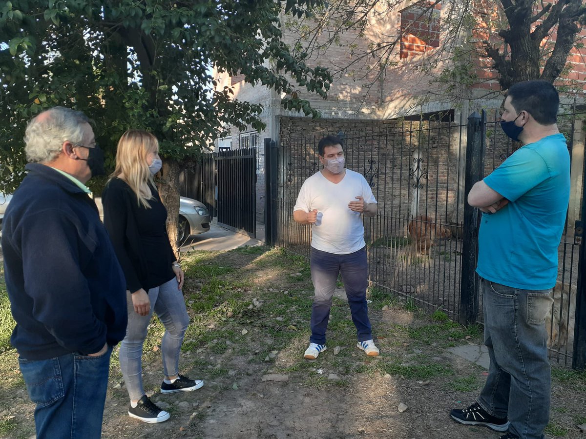 coppolaleonardo's tweet photo. CAMINANDO POR SANGUINETTI.

Junto a @GiAgostinelliOk charlamos con vecinos del barrio sobre la situación del barrio donde la recolección de residuos es deficiente, el alumbrado público no existe y las calles son prácticamente intransitables.

#EsJuntos
#EsAhora https://t.co/ukBug49EBc