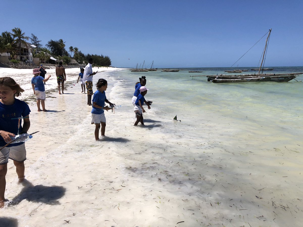 MissPear87's tweet photo. Science in the Indian Ocean...., what teaching dreams are made of! 
#waterresistance
#IndianOcean
#SECIS
#AfricanBeauty
#OutdoorLearning https://t.co/PI05Gy7THM