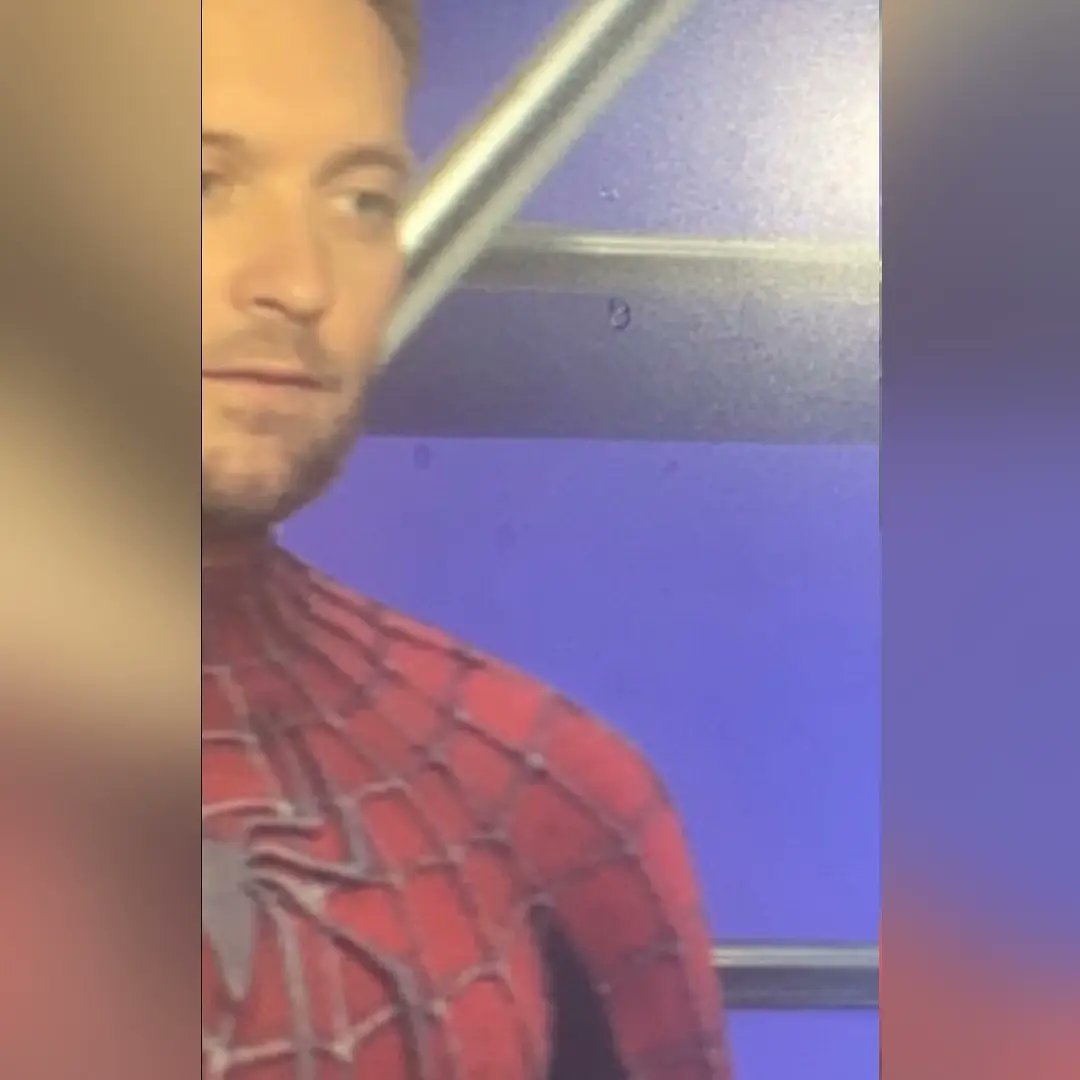 TeamAvengers6's tweet photo. Leaked picture of Tobey Maguire wearing Sam Raimi's suit in Spiderman No Way Home.

#SpiderManNoWayHome https://t.co/6QcgDun7k4