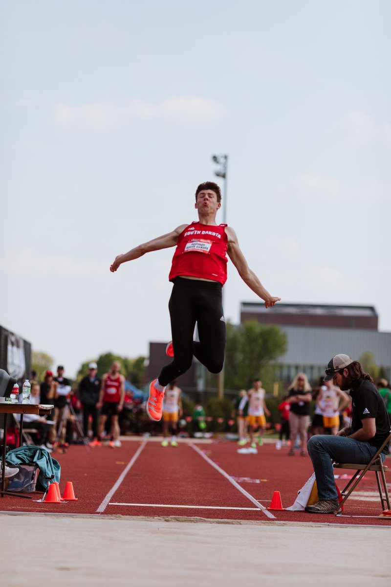 South Dakota Track & Field / Cross Country tweet media