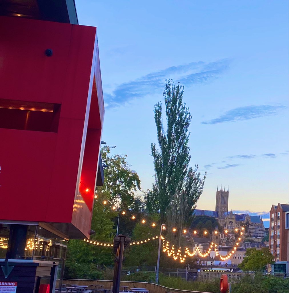 CLHM92's tweet photo. Day in Lincoln… rejoining the members of the bright young things! https://t.co/Hq6pnIE4JM