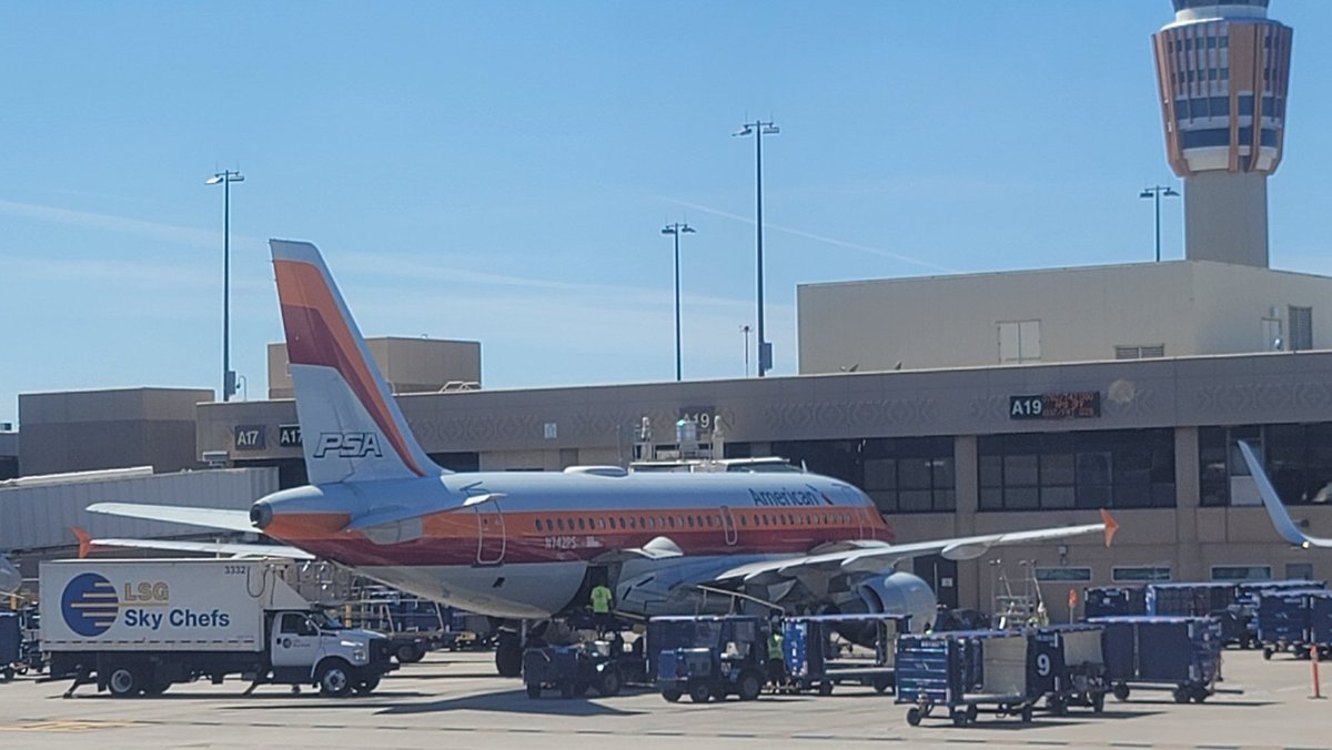 LilyAllenRZ's tweet photo. Always fun seeing the retro @AmericanAir liveries in the wild. This PSA is at @PHXSkyHarbor today. https://t.co/addMbeidsj