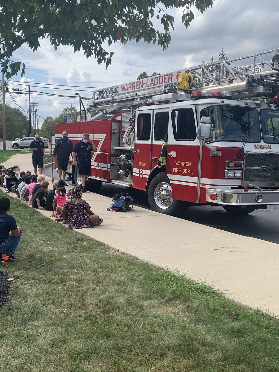 CB_WCS's tweet photo. Thank you Warren Fire Dept. for teaching our 1st graders about fire safety. #TheJWCS https://t.co/TIkdIR2OhG