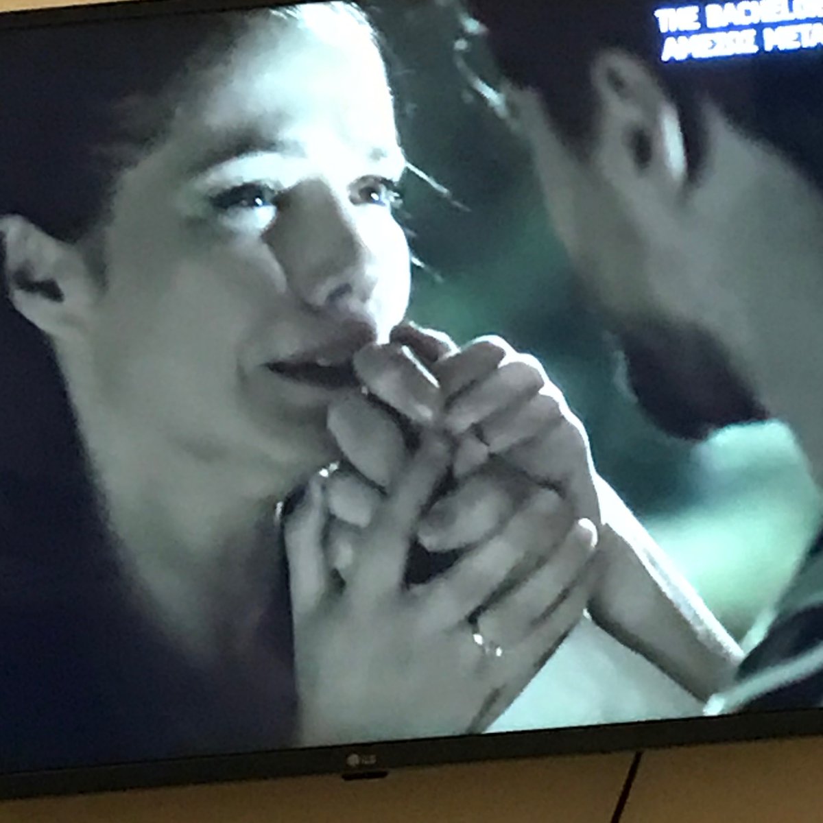 BPaliotomaro's tweet photo. «Ο,ΤΙ ΓΙΝΕΙ» πόσο δυνατή ερωτική σκηνή ;;❤️❤️ #Sasmos https://t.co/4YM4qrTWPh