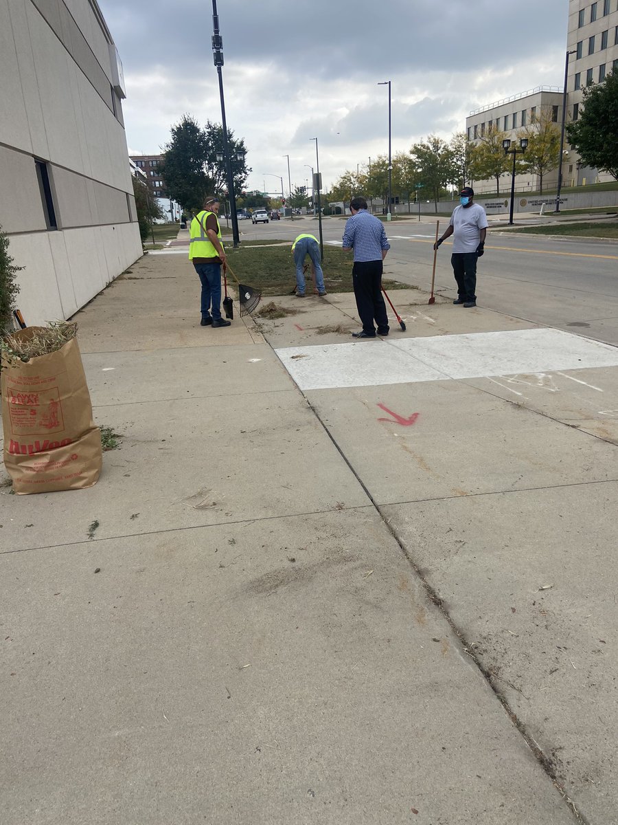 ShawneKoch's tweet photo. Cedar Rapids division lent a helping hand to the Arc of Cedar Rapids!!  Thank you to the Arc for allowing us to help you while you help out the community in so many more ways!!! @CarolBTome @jrindafernshaw @thuberb22 @TimPope007 @NP_UPSers @ericgriffin86 @joshcrosser98 https://t.co/UZzejEj9P5