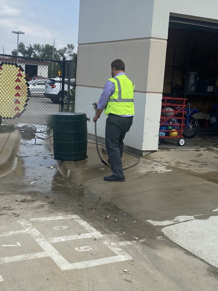 ShawneKoch's tweet photo. Cedar Rapids division lent a helping hand to the Arc of Cedar Rapids!!  Thank you to the Arc for allowing us to help you while you help out the community in so many more ways!!! @CarolBTome @jrindafernshaw @thuberb22 @TimPope007 @NP_UPSers @ericgriffin86 @joshcrosser98 https://t.co/UZzejEj9P5