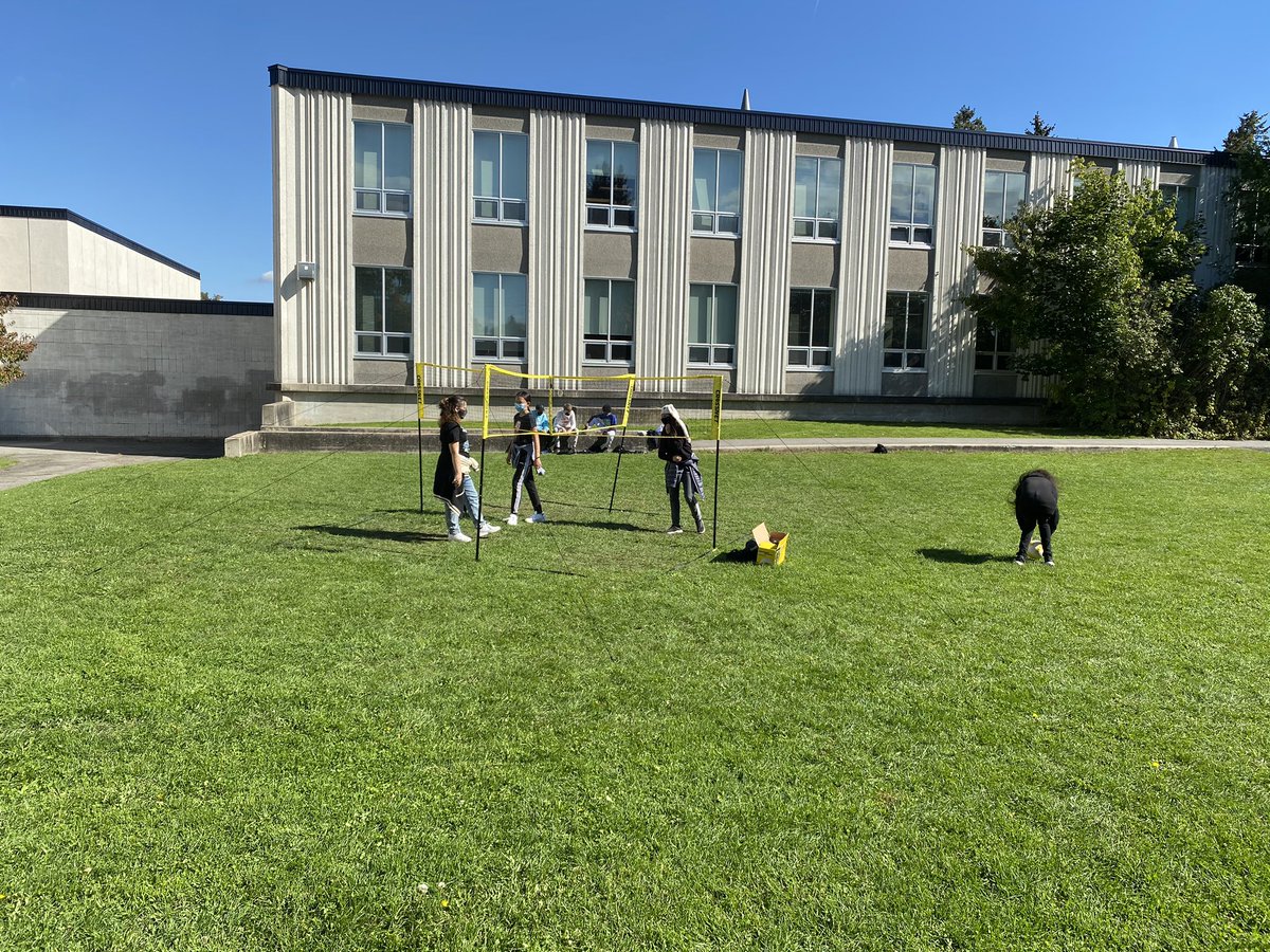 HaeringMr's tweet photo. Well done to the 7&amp;8 PE teachers for their innovative ideas to engage their students. While half the class was playing tennis the other half was playing square ball. Great activities for a great day! @StPaulOCSB https://t.co/JkL79aSNON