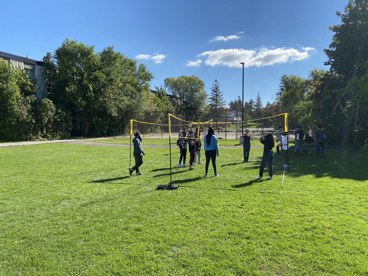 HaeringMr's tweet photo. Well done to the 7&amp;8 PE teachers for their innovative ideas to engage their students. While half the class was playing tennis the other half was playing square ball. Great activities for a great day! @StPaulOCSB https://t.co/JkL79aSNON