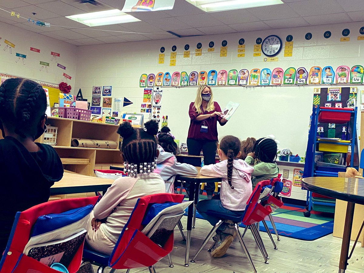 Blackburn_Leads's tweet photo. Had the privilege of reading @WLE_HCS for #GAPreKWeek and learning about how to overcome fear when trying something new! @KRichter1RSE #PreschoolLearningHCS #ExpectExceptionalHCS https://t.co/VenpBKksft