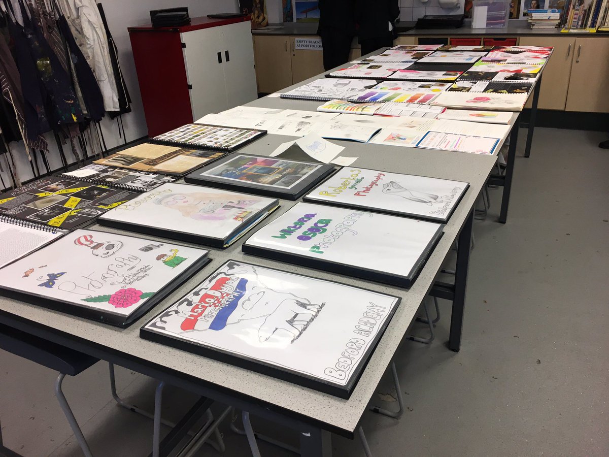 BAartdepartment's tweet photo. ✨So proud of all our student volunteers at open evening tonight! I need 1000000 praise points to give!Here is a selection of the work they decide to display and the activities they did with potential year 7’s✨🎨📸#bedfordacadmey #BAartdepartment #art #openevening #photography https://t.co/L3fONbBRPe