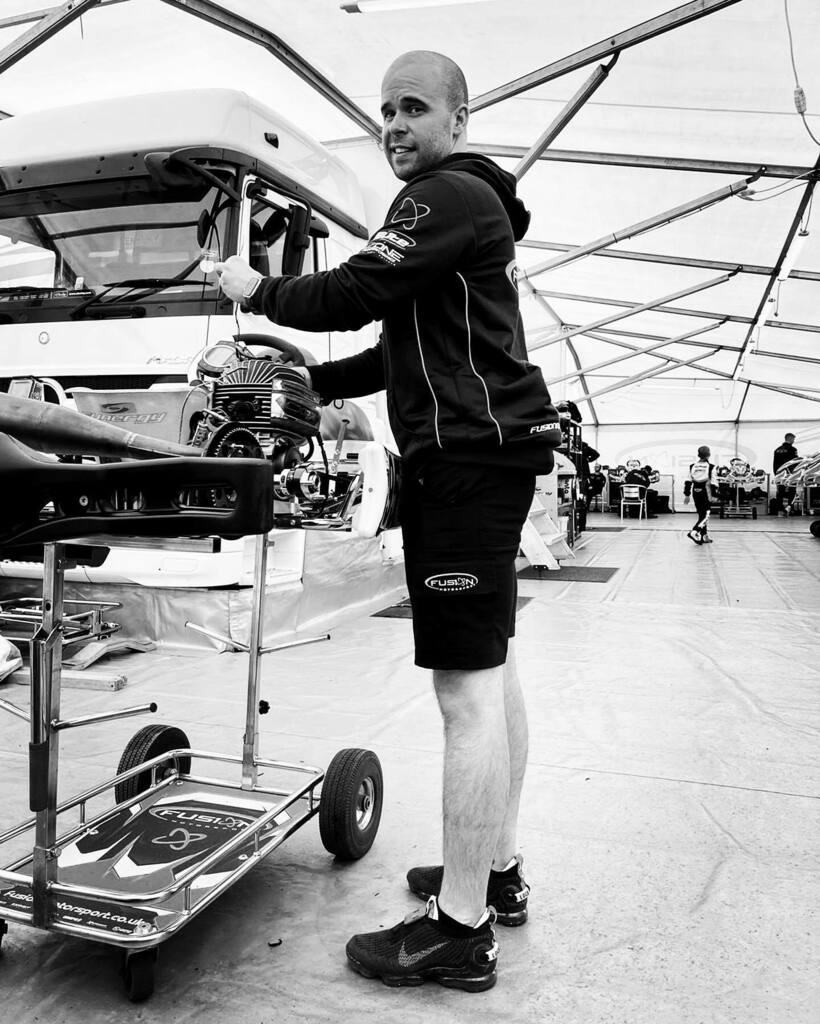 alextee2128's tweet photo. Happy Place✌️🔵🟠
.
#fusionmotorsport #synergyracingdevelopments #blackandwhite #portrait #detuning #me #myself #karting #justme #happyplace #caughtoncamera https://t.co/TokWCZzQ2G https://t.co/68xJ1KYWND