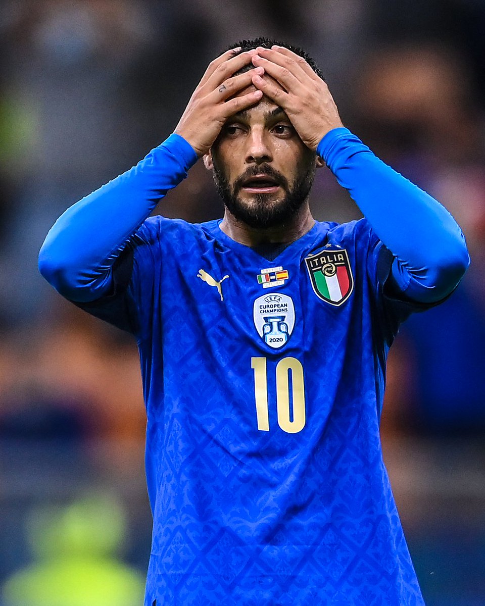 brfootball's tweet photo. 42’—Bonucci sent off 
45+2’—Italy 0-2 Spain 

😬 https://t.co/DWfuhsa7yy