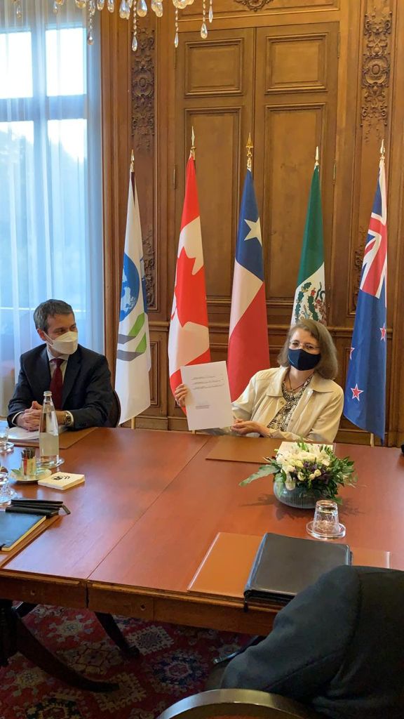 AztecaNoticias's tweet photo. #México se adhiere al Grupo de Acción de Comercio Inclusivo (#ITAG) y al Arreglo Global de Género y Comercio (#GTGA) dentro de la Reunión de Consejo a Nivel Ministerial de @OECD, informó @SE_mx.

La entrada a estos mecanismos ayudará a construir un #comercio exterior incluyente. https://t.co/RBo3MEbjzC
