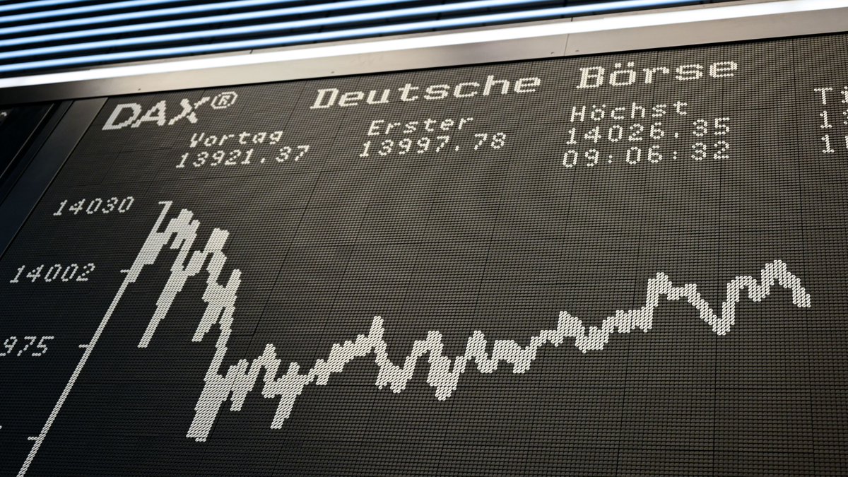 BR24's tweet image. ▶️US-#Zahlungsunfähigkeit wohl angewendet
▶️Leerverkäufer #Perring knöpft sich #Adler vor
▶️Stagflationsängste drücken kräftig auf #DAX
Der BR24 #Börsen-Ticker: br.de/nachrichten/wi…