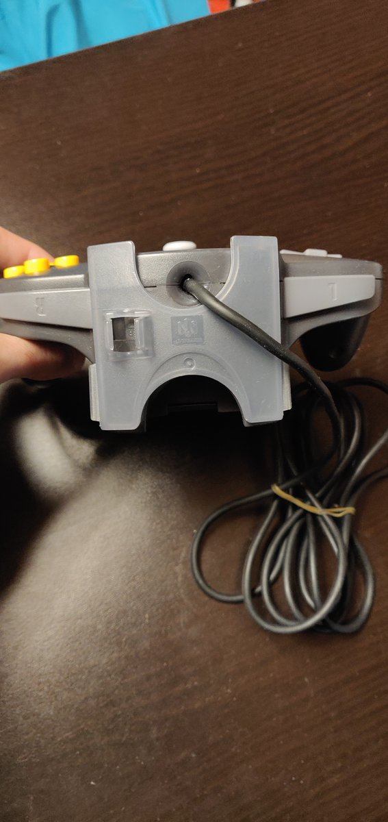 Norferzlo's tweet photo. @puncayshun Do you know what this plastic thing is for? https://t.co/RlNpFpBX7c