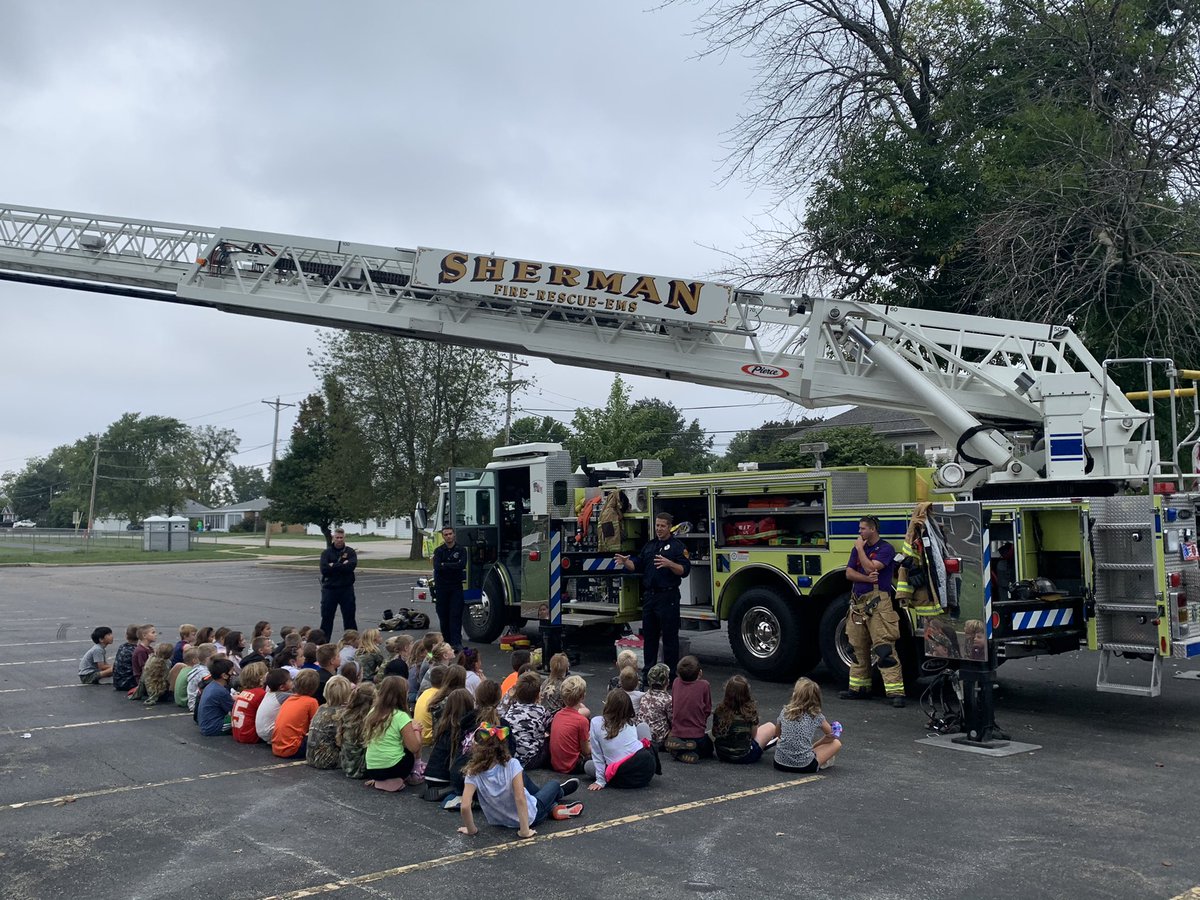 Burris2nd's tweet photo. Thank you to our local firefighters for taking time to talk to us during Fire Safety Week! 🚒🔥 #connectses #bulletpride https://t.co/LVGwhycvc5