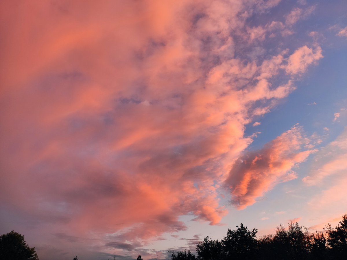 atimelessflow's tweet photo. Tramonti dopo una giornata di pioggia https://t.co/P7UOvVytLj
