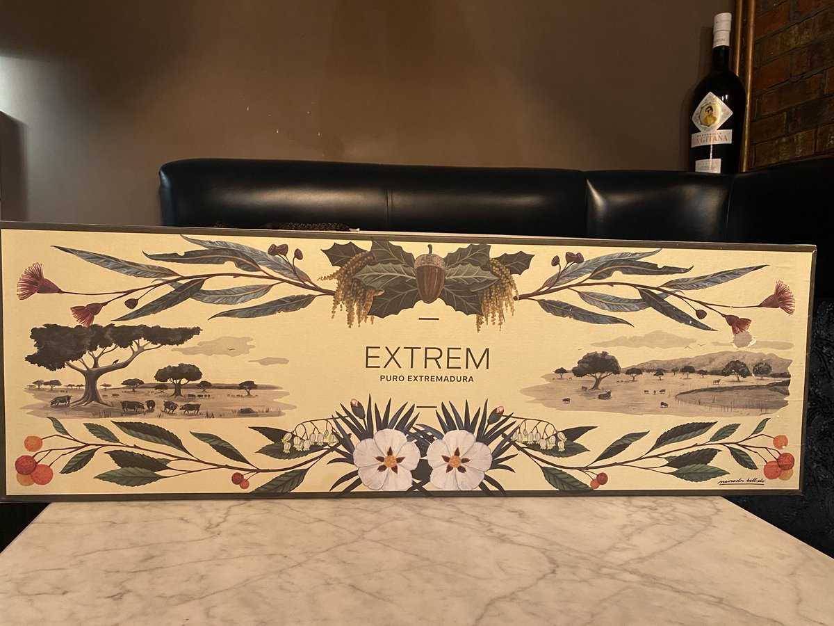 Exclusive festive range <a href="/mercado44shop/">Mercado 44</a> nearly ready to launch. Small gifts through to large hampers, wonderful wines, lots more.

This is an exquisite special edition sleeve for the most amazing whole jamón Ibérico de bellota puro from <a href="/Extremiberico/">Puro Extremadura</a> 🥰🥰
#mercado44 #shop #spain