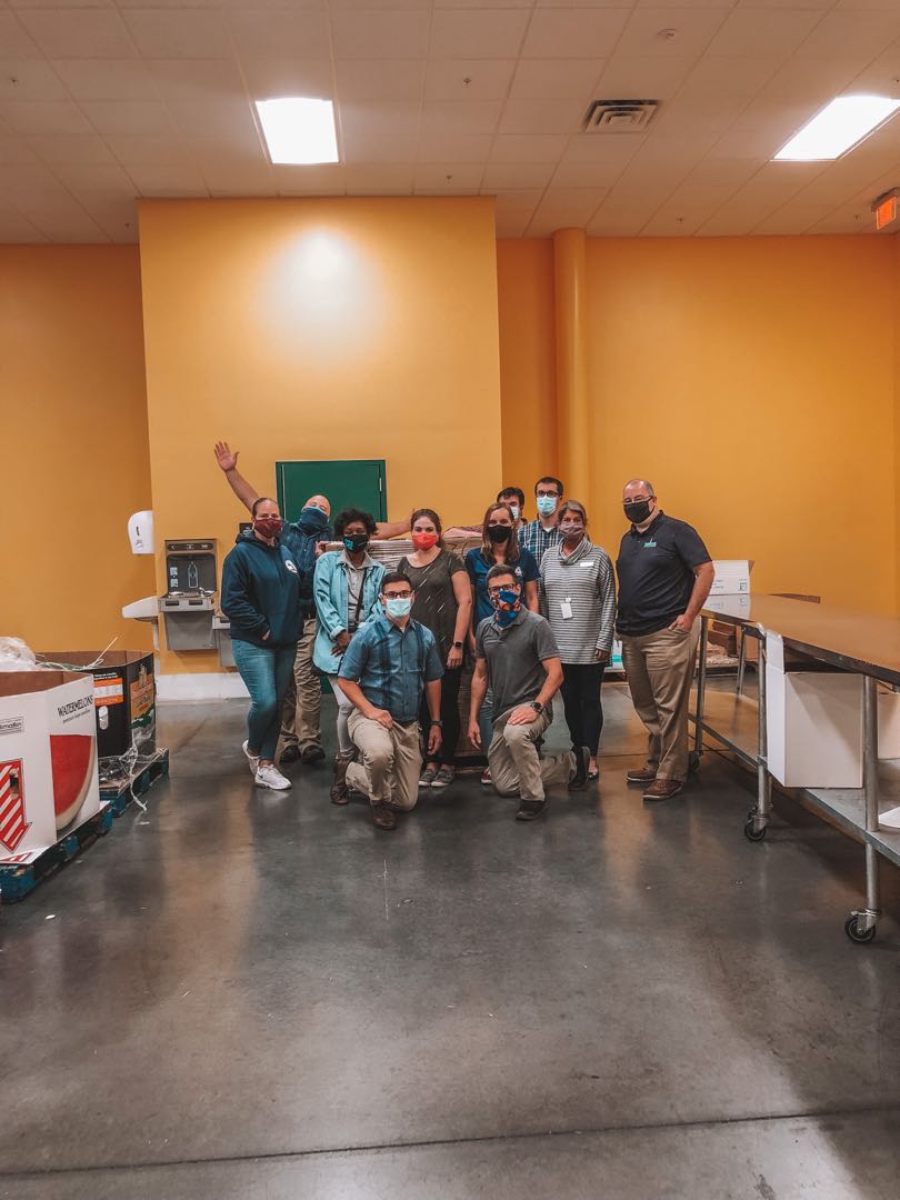 DelawareDOT's tweet photo. #DelDOT’s Leadership Academy spent the afternoon making food boxes for seniors at the Food Bank of Delaware! @FoodBankofDE 🥫💙 https://t.co/H4DzWwNJgk